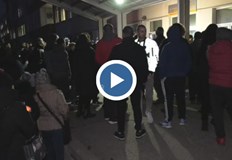 Гражданите на Враца излязоха на протест пред сградата на Спешното