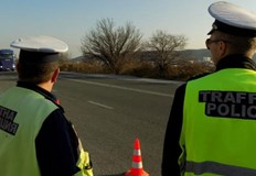 Пътните полицаи засилват контрола над камионите и автобуситеВ ход е