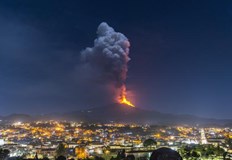 Вулканът Етна един от най активните в света изригна нагорещена