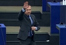 Вчера малкият Джамбазки вдигнал ръчичка в хитлеристки поздрав насред европейския