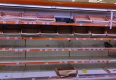 Няма стоки от първа необходимост в магазините в КиевТова разказа