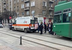 Момичето е в в съзнаниеМомиче на 15 години бе ударено