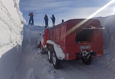 Тежки машини са ангажирани в чистенето на снегаСериозна е снежната