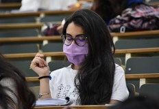 Задължително остава изискването за носене на маска от студентите и