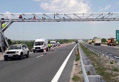 Тирове и автобуси минават стотици километри през България без да