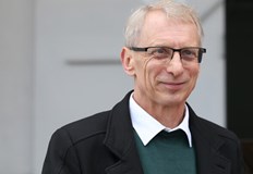 Започнахме преглед на учебните програми и учебниците каза министърът на образованието