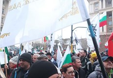 Русия е дала команда за сваляне на Петков и това