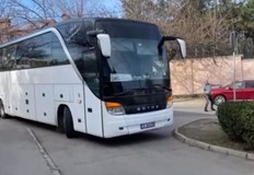 След близо 20 часа път и безсънна нощ на бензиностанция