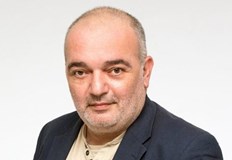 Събуждаш се и чуваш че на бившия премиер на Испания