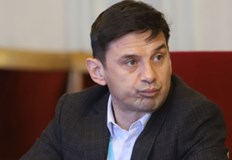 Поведението на управляващите на властта като цяло е гаф след гафТова