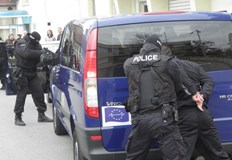 Задържан е заподозрян за подадения вчера фалшив сигнал за поставено