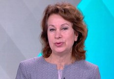 Наличните ваксини и бустерни дози обаче ни предпазват от тежко