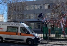 Мъж е паднал и починал пред входа на пловдивското училище