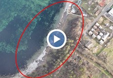 Свлачища са отнесли голяма част от ивицата която на места