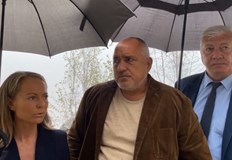 Една блондинка която падишаха Боеко назначи за областен управител на