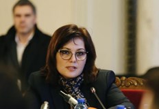 Асена Сербезова коментира случая с починала във Враца жена пред