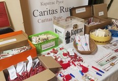 Мартеничките са ръчно изработени от потребителите на услуги обслужвани от