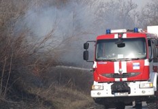 16 тона мебелно оборудване е изгоряло вчера след като камион