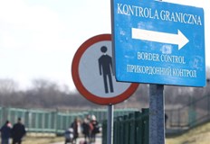 Телефоните на българското посолство в Украйна не отговарятОгромни опашки от