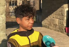 Семейството живее изключително бедно и тази сума би им помогнала