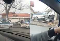 Двама пътници са пострадалиТежка катастрофа е станала в центъра на Курило след