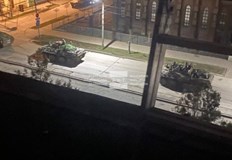 Руски сили са навлезли в украинския град Бердянск Отличителният им символ