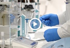 За първата ваксина той сподели че е завършена но трябва