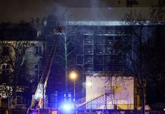 Полицаи са блокирали движението в районаГолям пожар е избухнал в