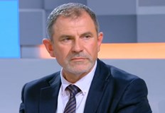 Всяко действие или бездействие на Гешев говори едно той