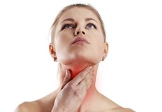 В горните дихателни пътища е почти толкова активен колкото и другите