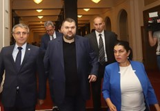 Вътре пише че кукловодът им е ПрокопиевОт радиоточката разбрах че