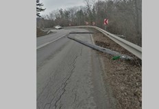 Катастрофа между товарен автомобил Даф и циментовоз затвори движението и