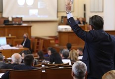 Парламентът прие бюджетите на Министерството на отбраната и на Министерството