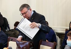 Парламентът ще реши за оставката на Сотир Цацаров като председател на