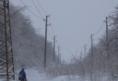 Заради проблем със зимната пътна обстановка линейка не е могла