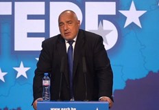 Българският министър председател Кирил Петков предава националния интерес с позицията че