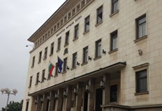 Силният резултат идва от непрекъснато покачващите се такси и от