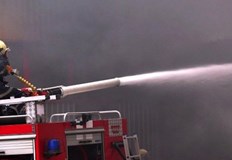 Товарен автомобил е пламнал като факла по време на движение