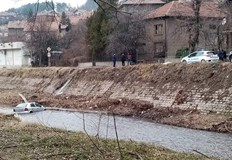 Катастрофиралият тази сутрин в Перник автомобил Опел Астра е изваден