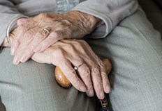 Скандалът избухна с излизането на книгата Гробарите Подобни скандални разкрития за