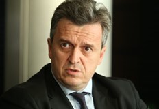 Лъжа е че Булгаргаз е отказал евтини количества азерски газ напротив обратното е Това заяви освободеният изп директор на дружеството Николай Павлов пред Договорът с