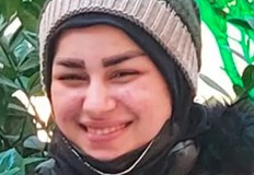 Тя е омъжена насила за собствения си братовчед ражда детето