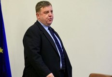 Лидерът на ВМРО Красимир Каракачанов се оттегля от поста председател