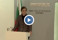 Четири автобуса с граждани и всички автомобили на българското посолство в