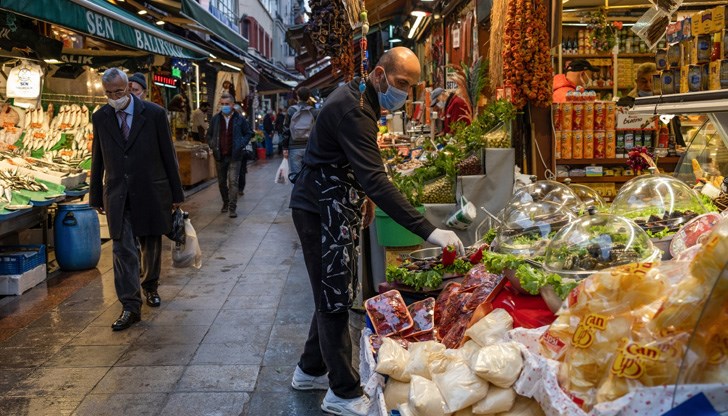 Мярката идва на фона на най-високата от 20 години инфлация на годишно ниво - 48% през януари Мярката идва на фона на най-високата от 20 години инфлация на годишно ниво - 48% през януари