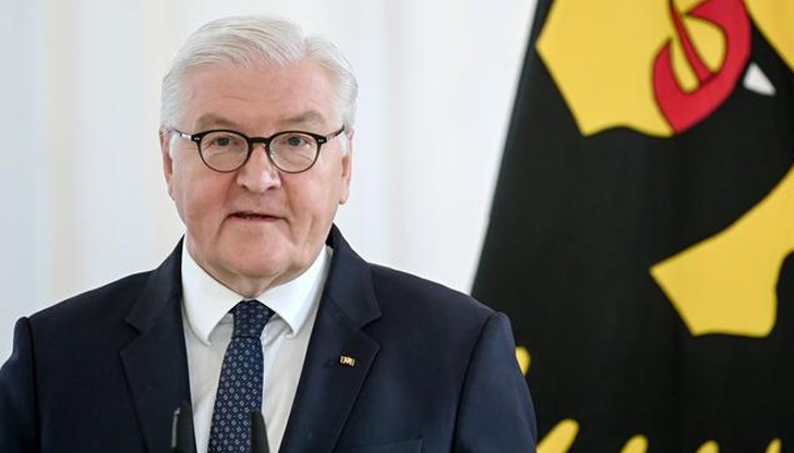 Той получи 1045 гласа от общо участвалите във вота 1 437 души - политици, медици, спортисти, артисти Той получи 1045 гласа от общо участвалите във вота 1 437 души - политици, медици, спортисти, артисти