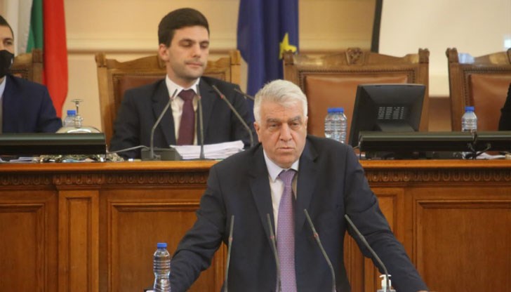Предложението дойде изненадващо при гласуването на бюджета за 2022 г. в пленарна зала от депутата от БСП Румен Гечев