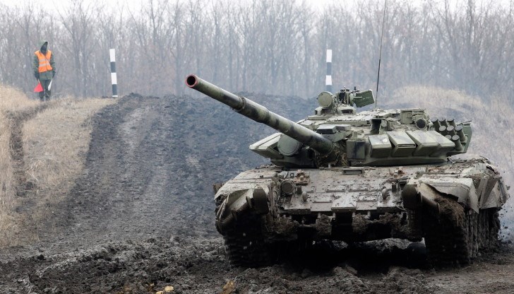 Танковете са били без обозначения, но бойните машини са се появили часове след като Путин подписа договорите за дружба и сътрудничество с двата отцепили се региона