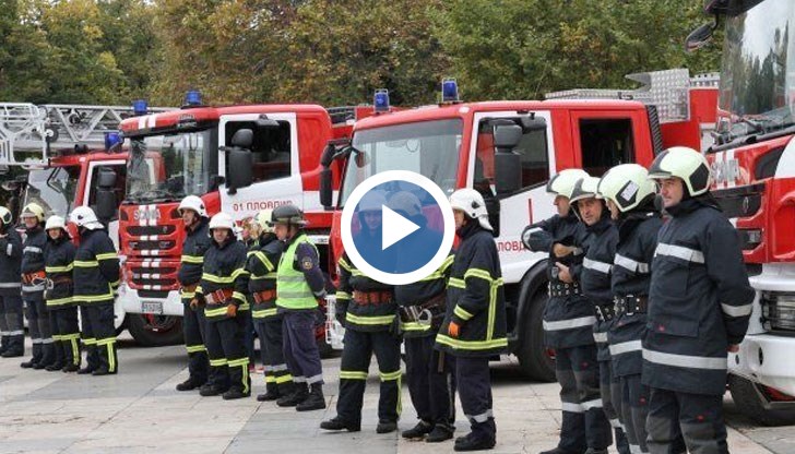 "В момента ни липсват лични предпазни средства, липсват облекла, каски, ботуши, защитни средства, повечето колеги ползват втора употреба, дарения от Швейцария и Канада", каза Станимир Миланов