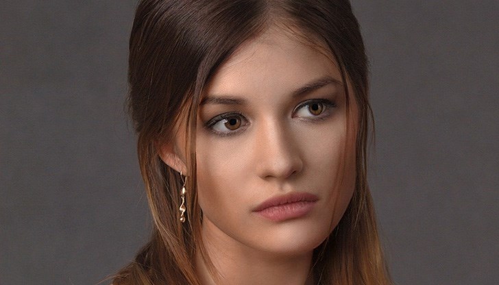 Перфектни къдрици или веещи се кичури? Перфектни къдрици или веещи се кичури?